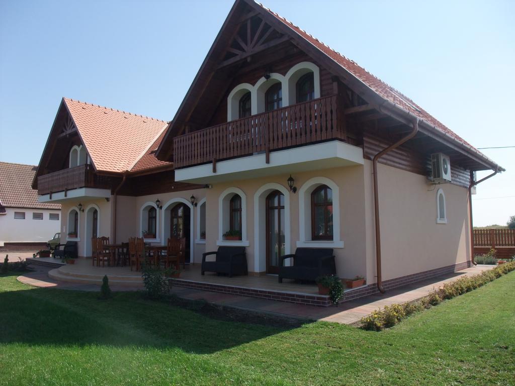 Hotel Sovirag Vendeghaz Hortobágy Exterior foto