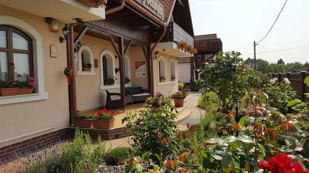 Hotel Sovirag Vendeghaz Hortobágy Exterior foto