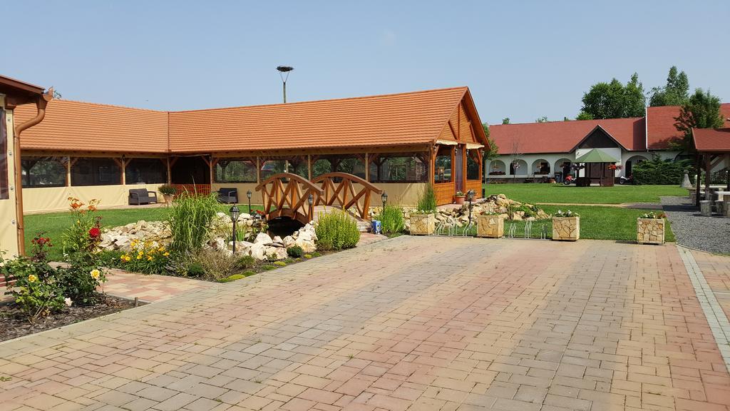 Hotel Sovirag Vendeghaz Hortobágy Exterior foto