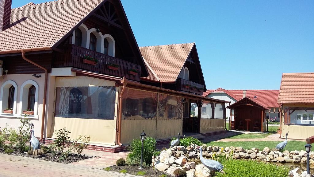 Hotel Sovirag Vendeghaz Hortobágy Exterior foto